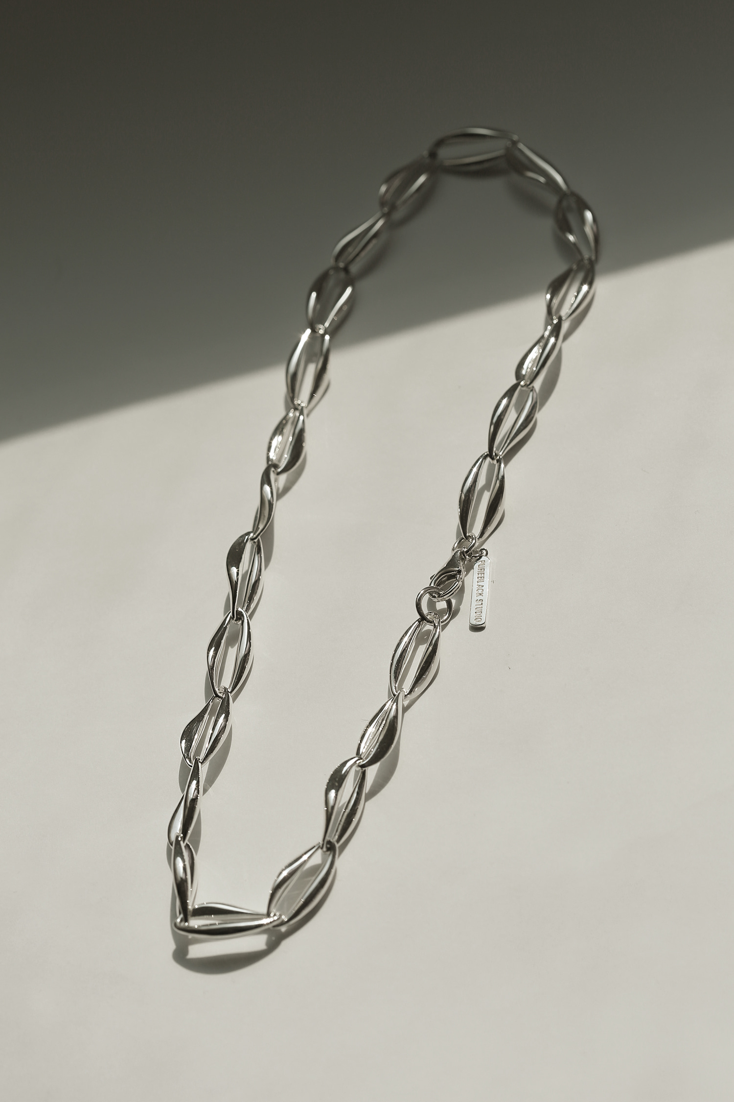 WEAVE CHAIN NECKLACE